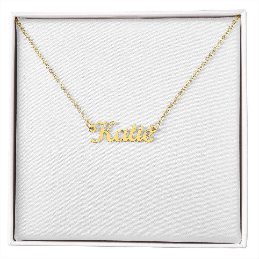 The Alexis Rose Effect: How Personalized Name Necklaces Became Timeless Again