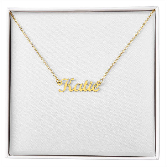 The Alexis Rose Effect: How Personalized Name Necklaces Became Timeless Again